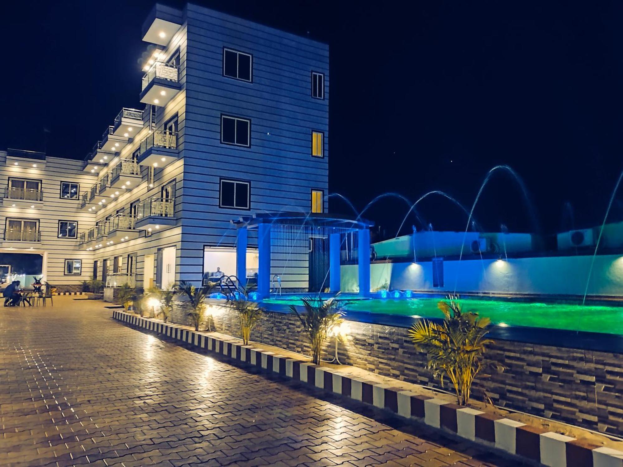 The Triton Beach Resort 만다르모니 외부 사진